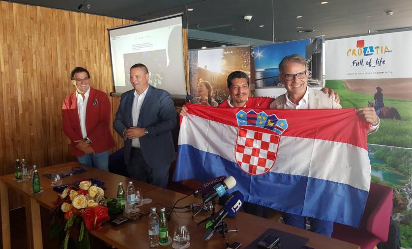 Yuri Cortez sa zastavom Hrvatske